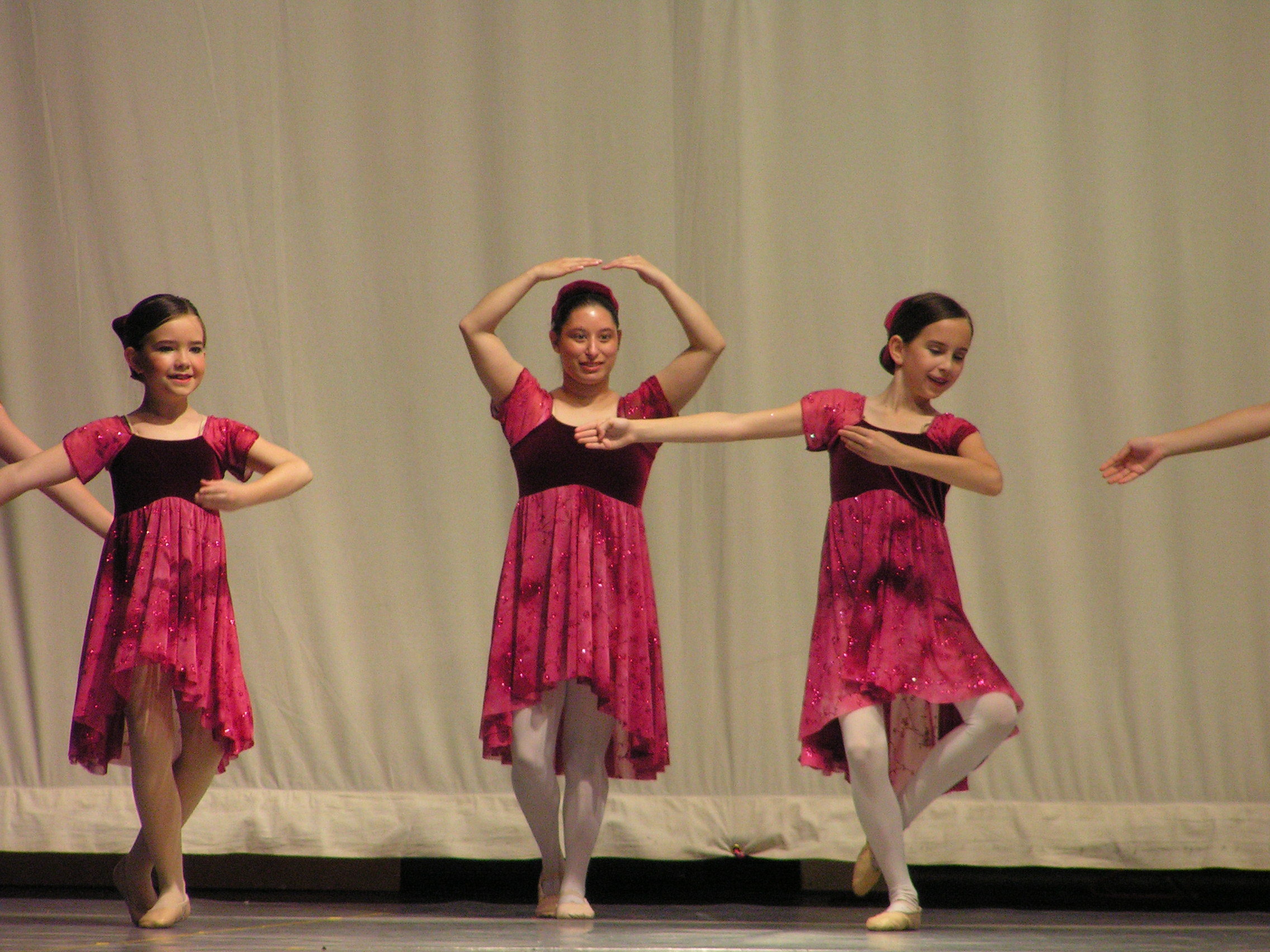./2006/Dance Recital/Danceurs Recital 21st 0014.JPG
